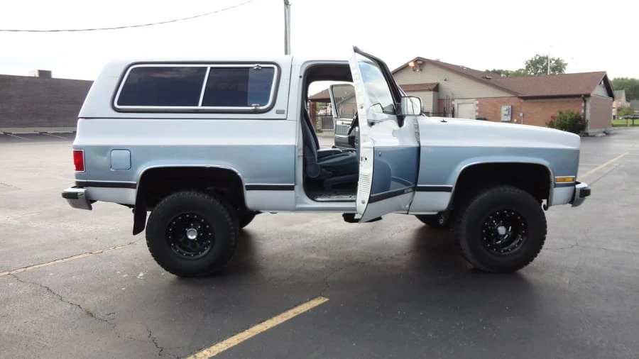 1990 Chevrolet K5 Blazer 2nd Gen - Image 2 of 10
