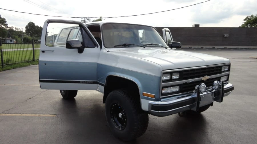1990 Chevrolet K5 Blazer 2nd Gen - Image 9 of 10