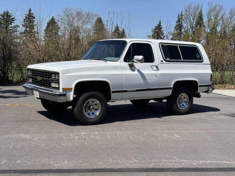 1990 Chevrolet K5 Blazer 2nd Gen - Image 2 of 31