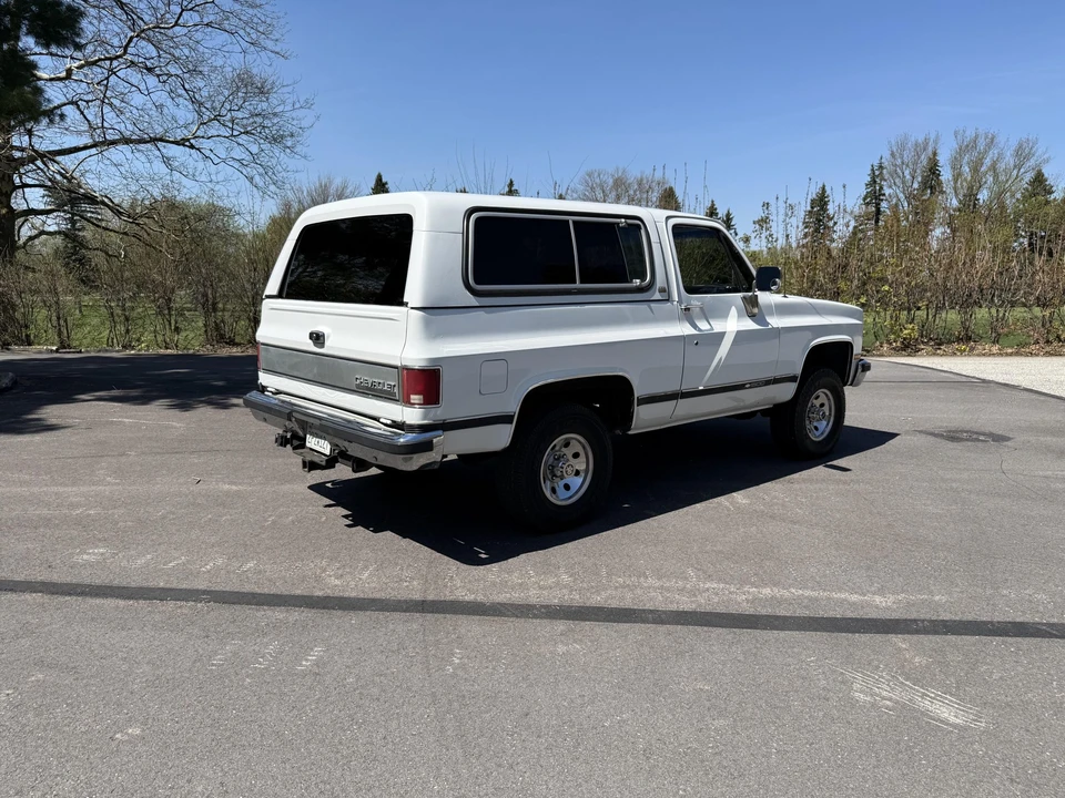 1990 Chevrolet K5 Blazer 2nd Gen - Image 10 of 31