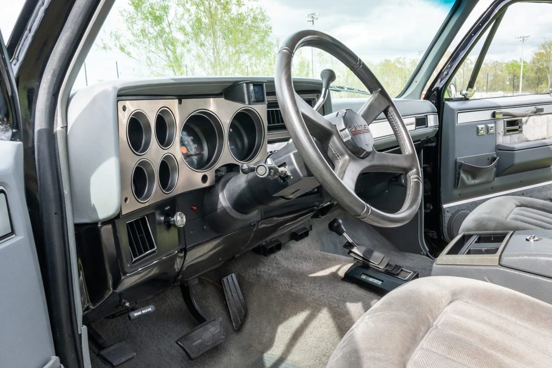 1990 Chevrolet K5 Blazer 2nd Gen - Image 5 of 8