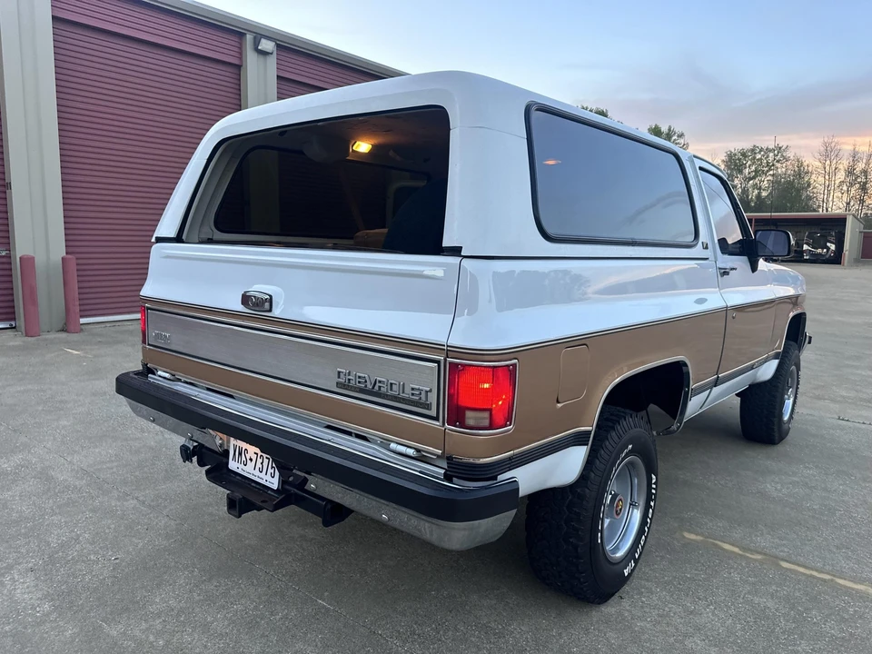 1990 Chevrolet K5 Blazer 2nd Gen - Image 21 of 31