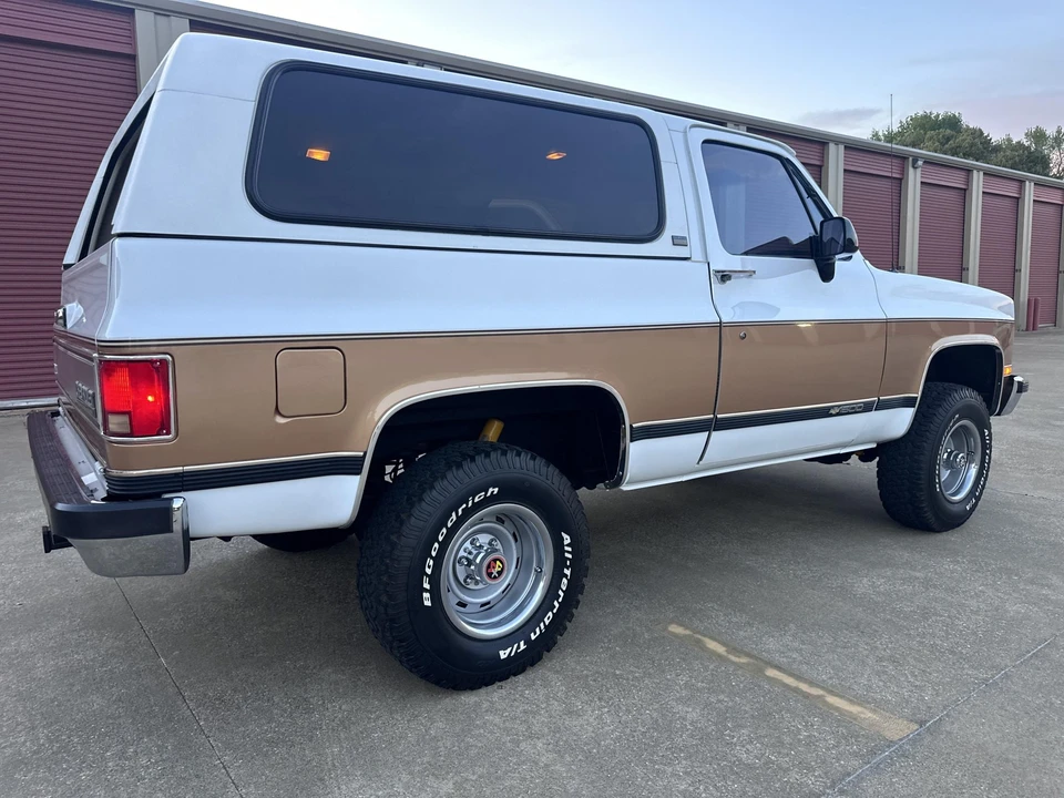 1990 Chevrolet K5 Blazer 2nd Gen - Image 24 of 31