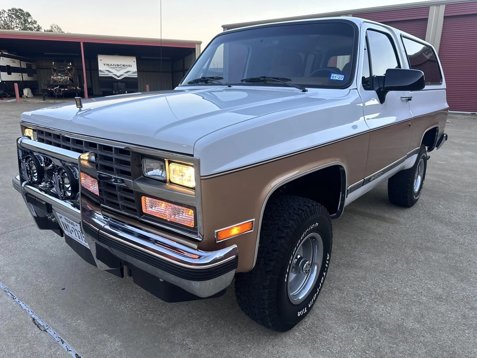 1990 Chevrolet K5 Blazer 2nd Gen - Image 4 of 31