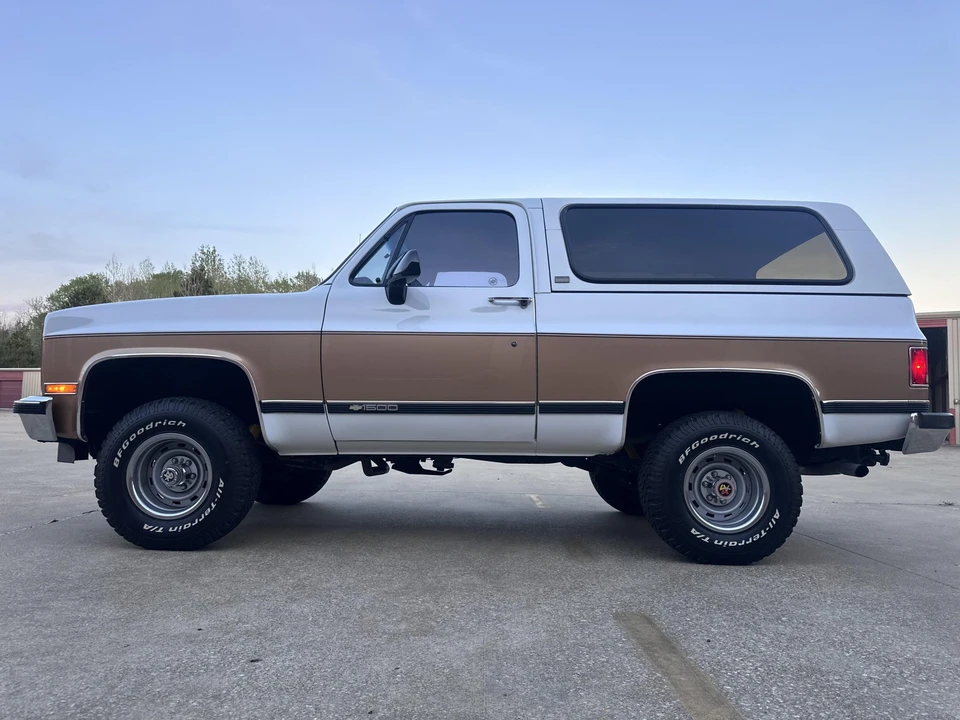 1990 Chevrolet K5 Blazer 2nd Gen - Image 15 of 31