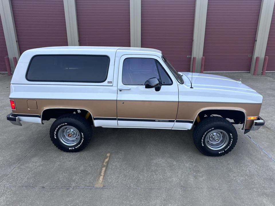 1990 Chevrolet K5 Blazer 2nd Gen - Image 28 of 31