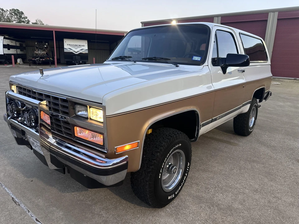 1990 Chevrolet K5 Blazer 2nd Gen - Image 9 of 31