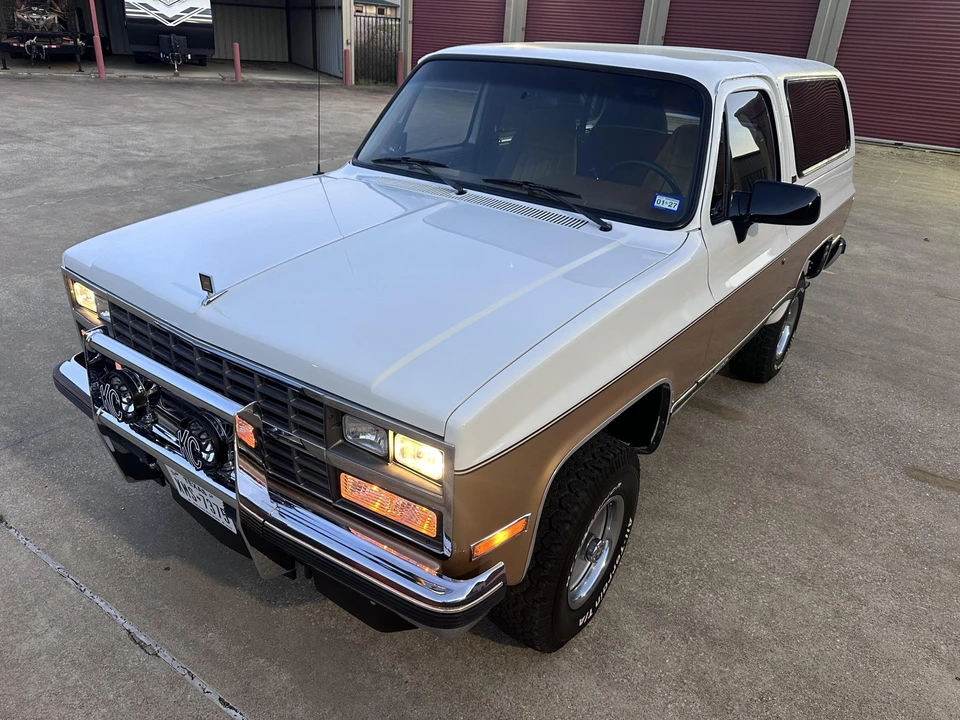 1990 Chevrolet K5 Blazer 2nd Gen - Image 5 of 31