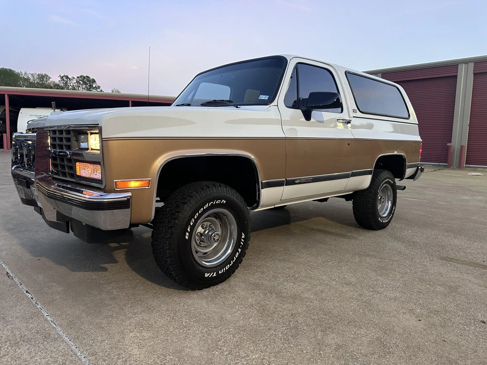1990 Chevrolet K5 Blazer 2nd Gen - Image 11 of 31