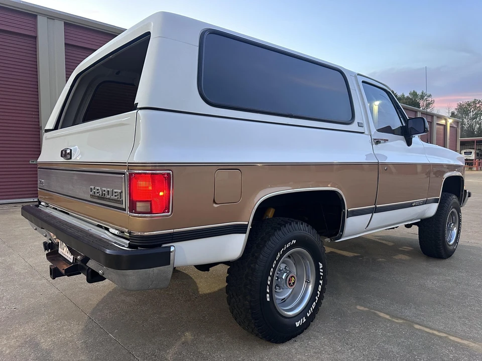 1990 Chevrolet K5 Blazer 2nd Gen - Image 23 of 31