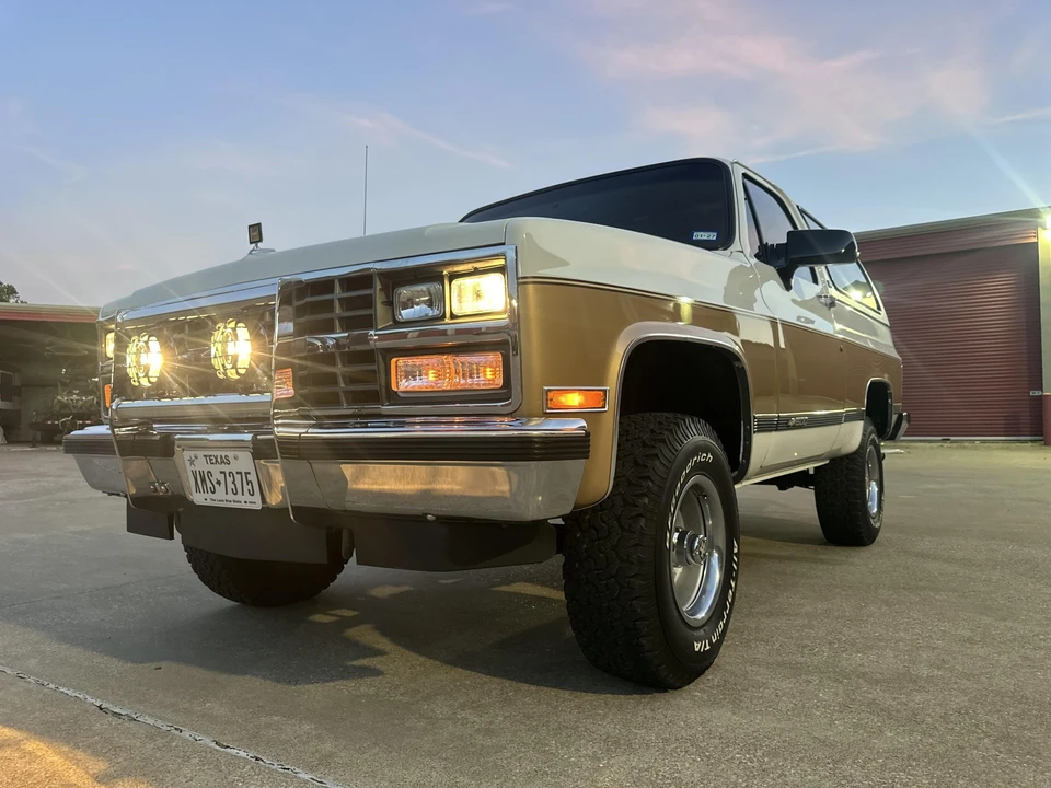 1990 Chevrolet K5 Blazer 2nd Gen - Image 6 of 31