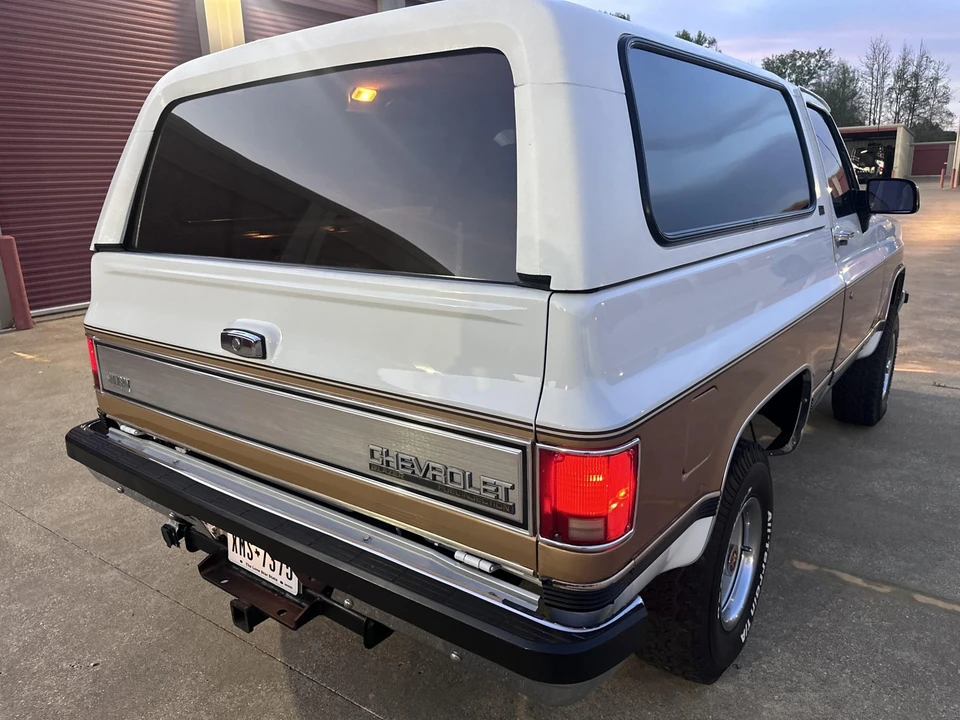 1990 Chevrolet K5 Blazer 2nd Gen - Image 20 of 31