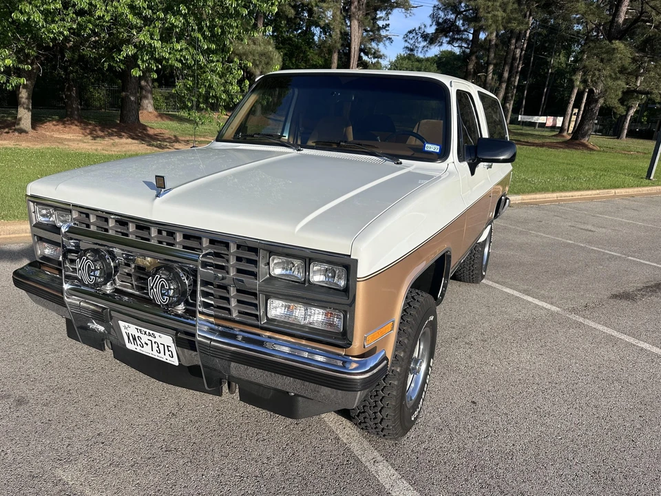 1990 Chevrolet K5 Blazer 2nd Gen - Image 3 of 31