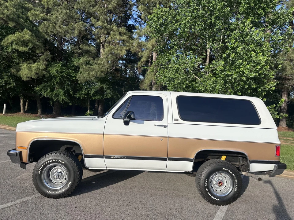 1990 Chevrolet K5 Blazer 2nd Gen - Image 12 of 31