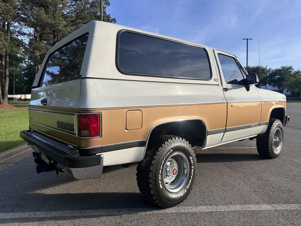 1990 Chevrolet K5 Blazer 2nd Gen - Image 25 of 31