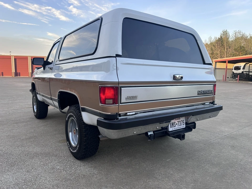 1990 Chevrolet K5 Blazer 2nd Gen - Image 18 of 31