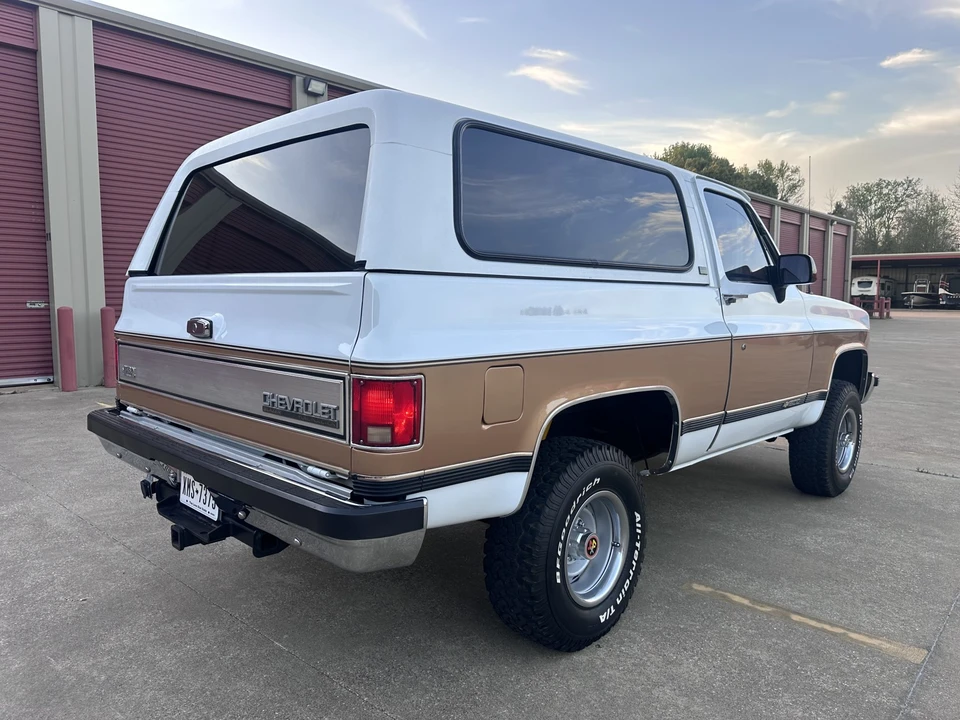 1990 Chevrolet K5 Blazer 2nd Gen - Image 22 of 31