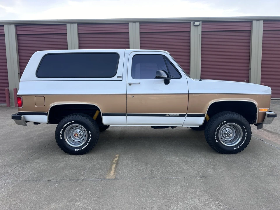1990 Chevrolet K5 Blazer 2nd Gen - Image 27 of 31