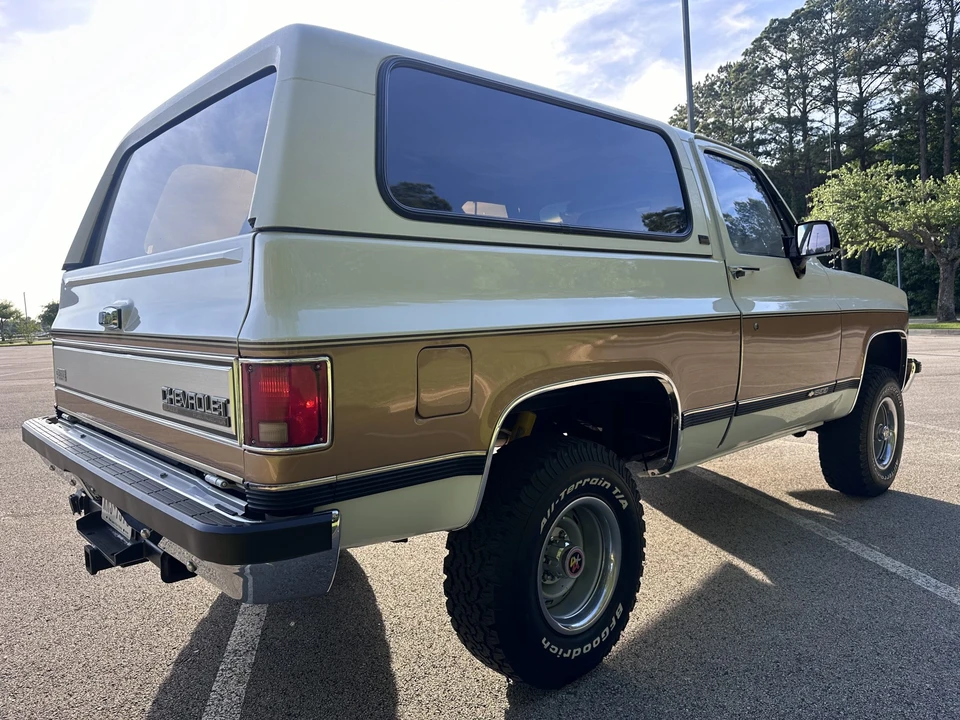 1990 Chevrolet K5 Blazer 2nd Gen - Image 26 of 31