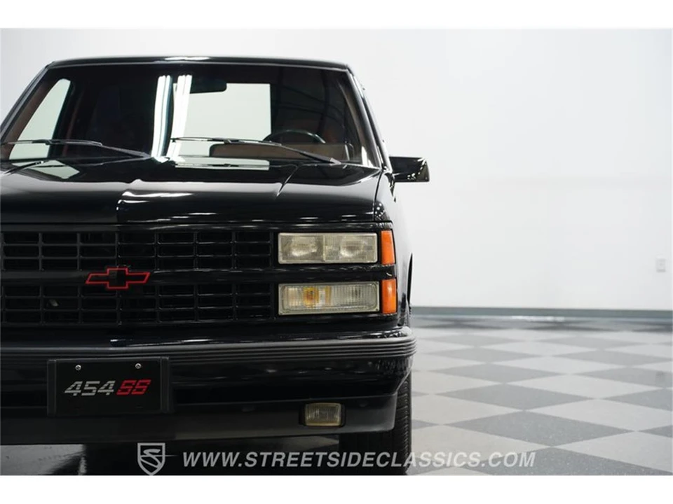 1990 Chevrolet Silverado - Image 17 of 31