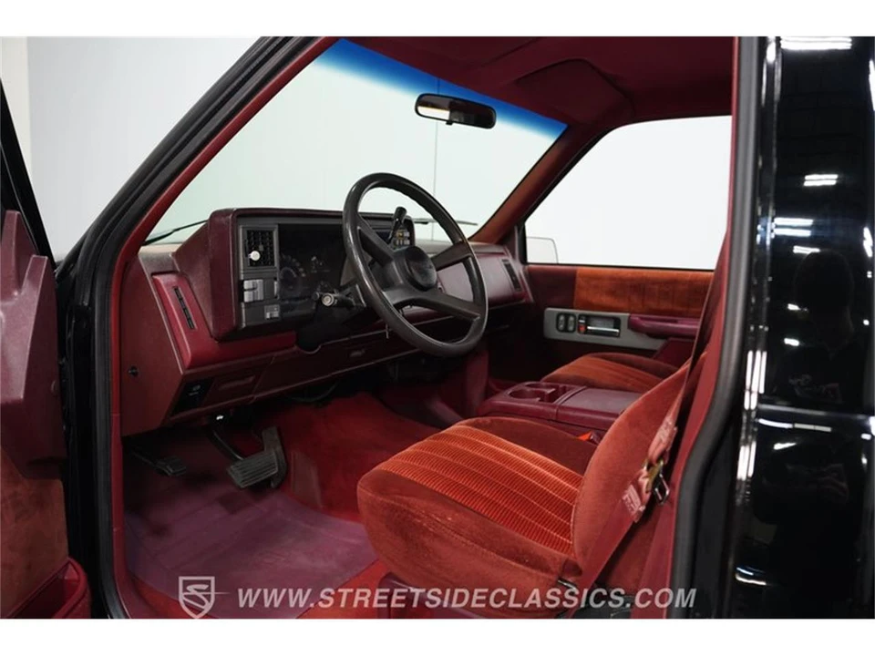 1990 Chevrolet Silverado - Image 2 of 31