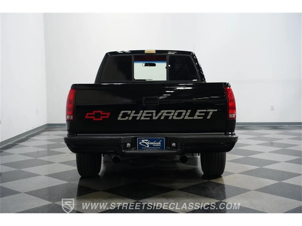 1990 Chevrolet Silverado - Image 8 of 31