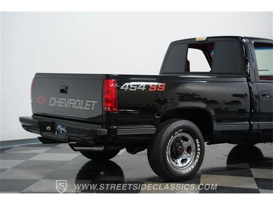 1990 Chevrolet Silverado - Image 23 of 31