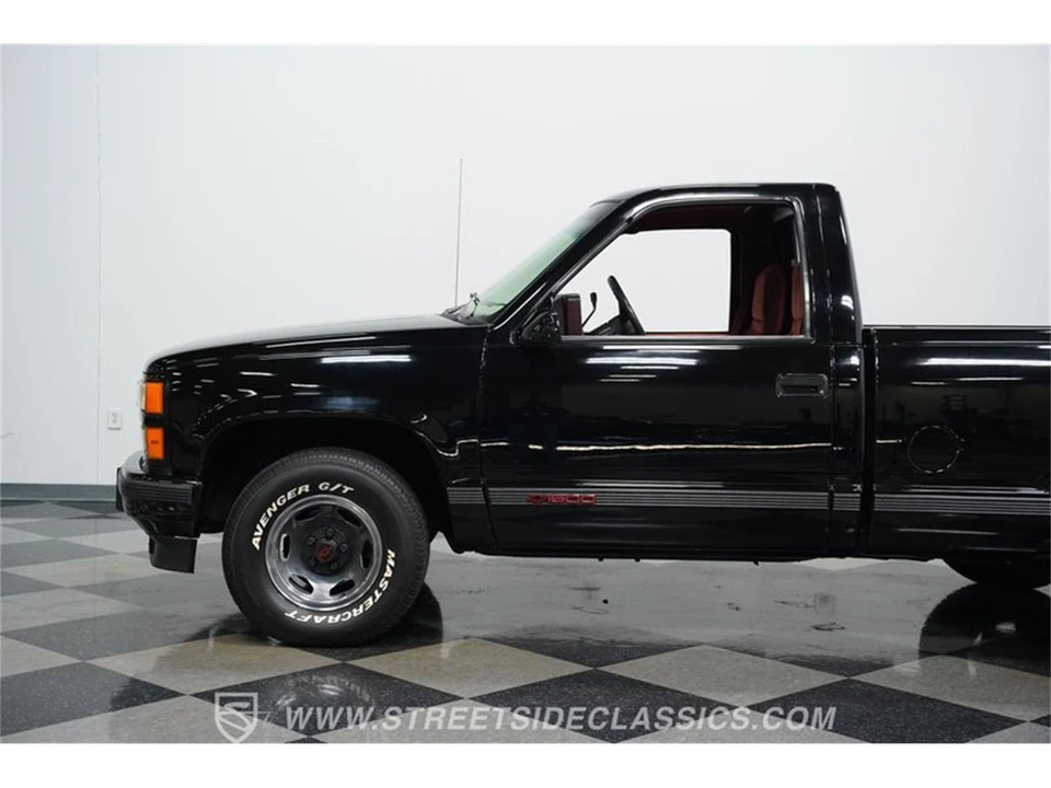 1990 Chevrolet Silverado - Image 20 of 31