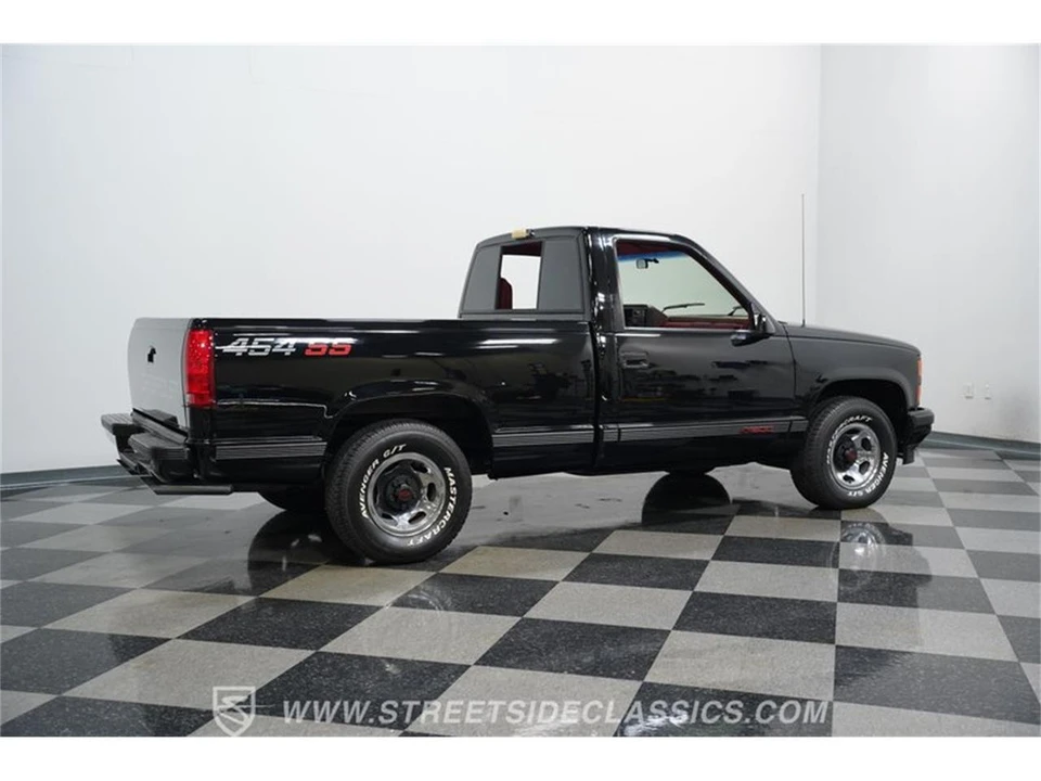 1990 Chevrolet Silverado - Image 11 of 31