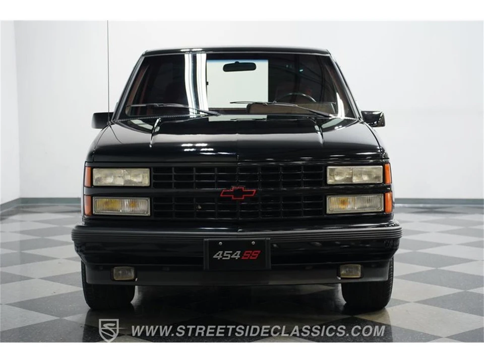 1990 Chevrolet Silverado - Image 15 of 31