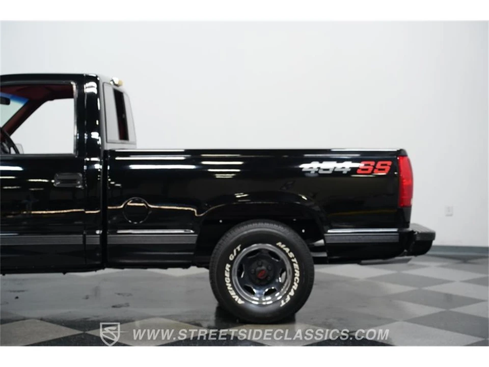 1990 Chevrolet Silverado - Image 21 of 31