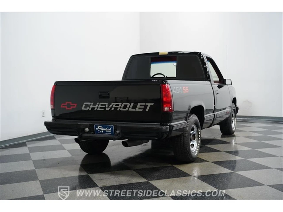 1990 Chevrolet Silverado - Image 9 of 31