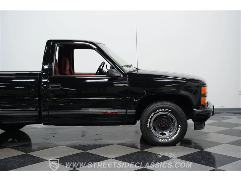 1990 Chevrolet Silverado - Image 27 of 31