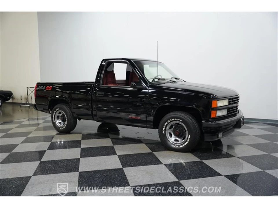 1990 Chevrolet Silverado - Image 13 of 31