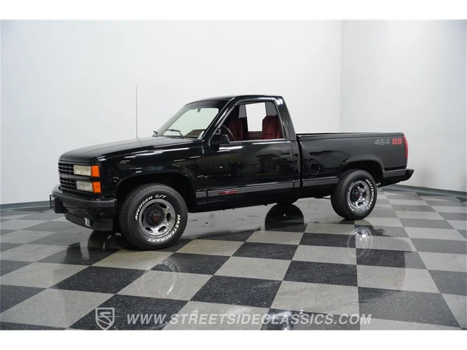 1990 Chevrolet Silverado - Image 4 of 31