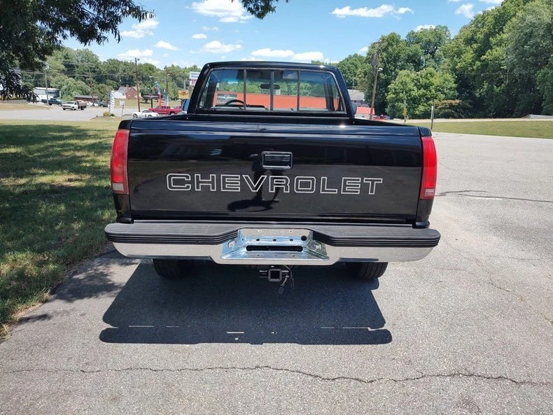 1990 Chevrolet Silverado - Image 4 of 29