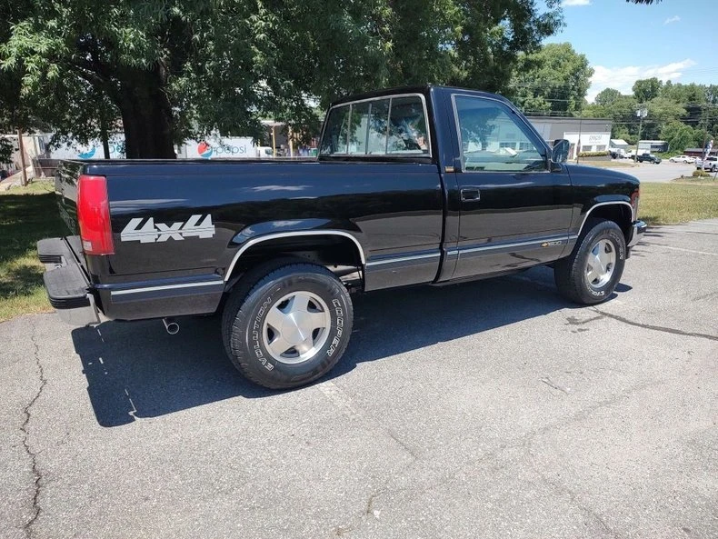 1990 Chevrolet Silverado - Image 6 of 29