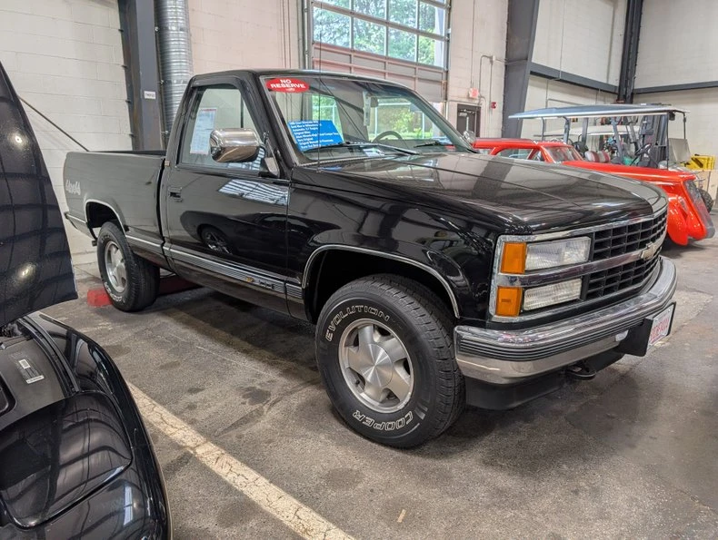 1990 Chevrolet Silverado - Image 2 of 29