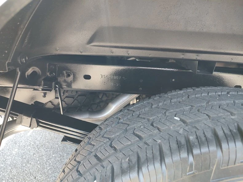 1990 Chevrolet Silverado - Image 19 of 29