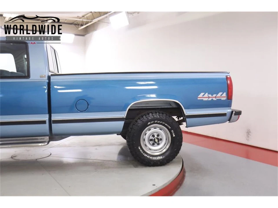 1990 Chevrolet Silverado - Image 10 of 31