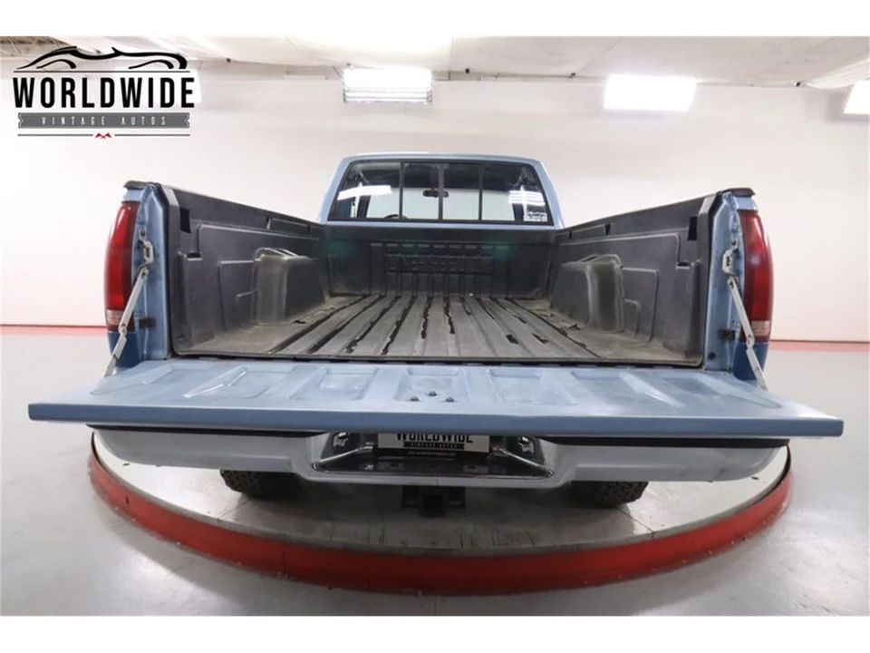1990 Chevrolet Silverado - Image 19 of 31