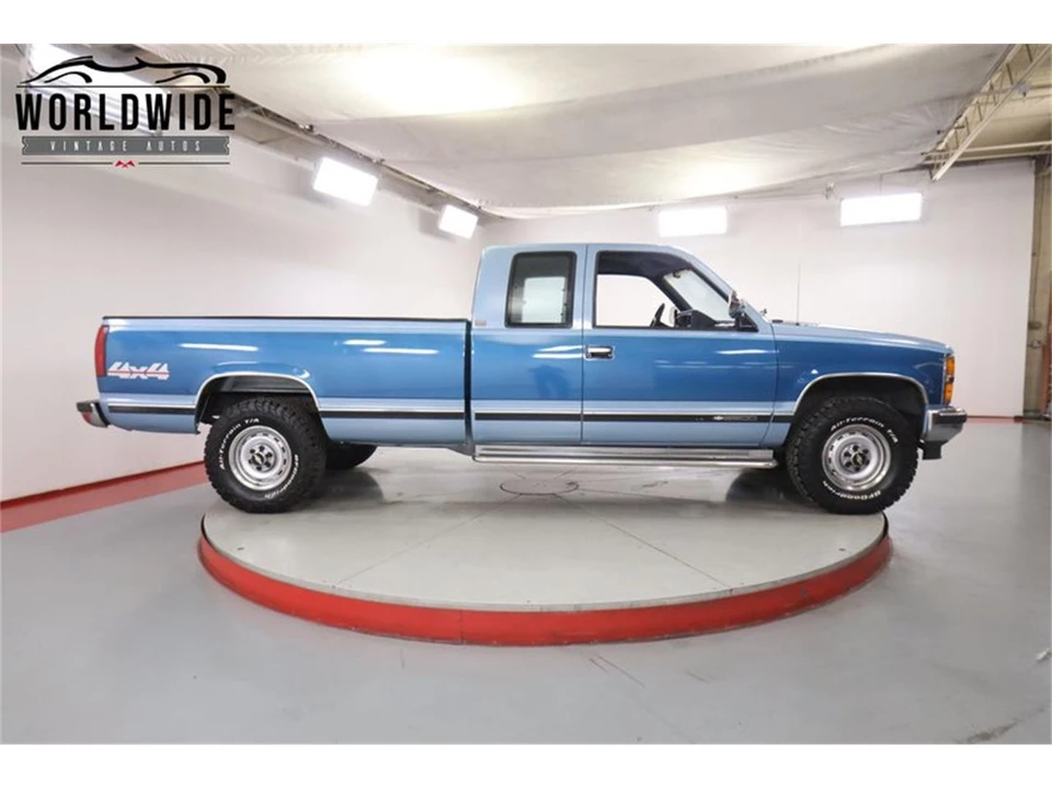 1990 Chevrolet Silverado - Image 4 of 31