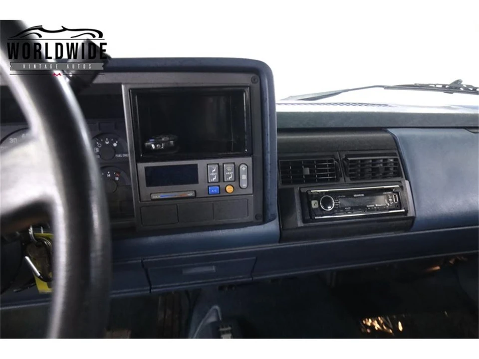 1990 Chevrolet Silverado - Image 28 of 31