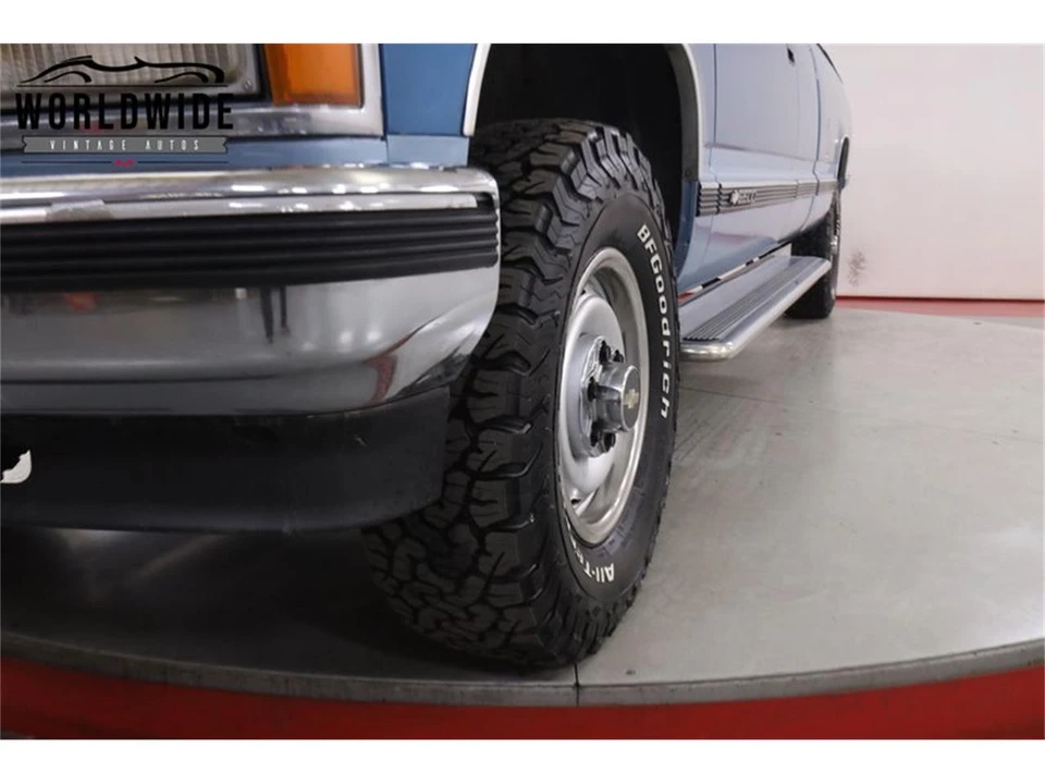 1990 Chevrolet Silverado - Image 11 of 31
