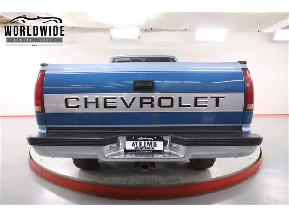 1990 Chevrolet Silverado - Image 17 of 31