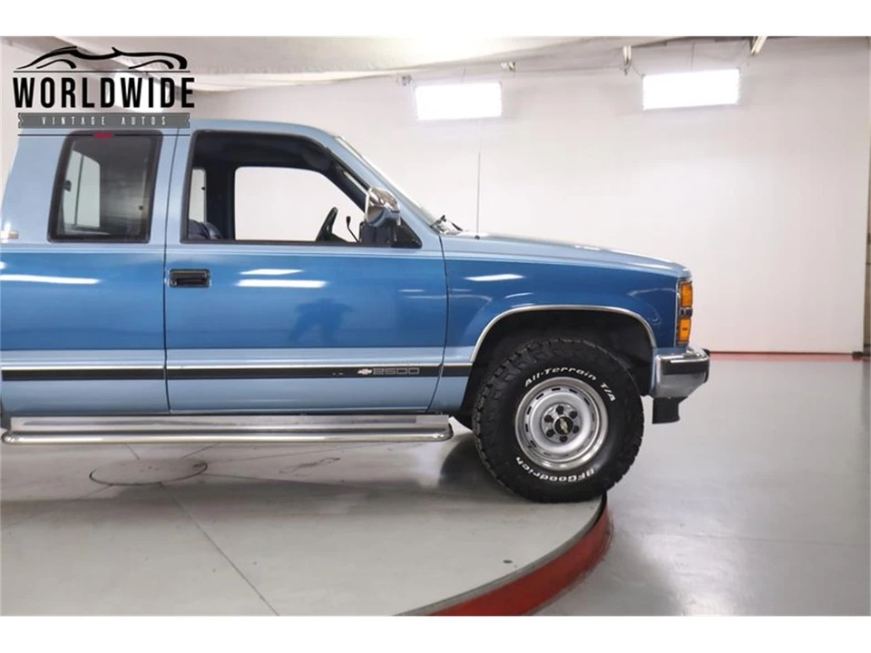 1990 Chevrolet Silverado - Image 8 of 31