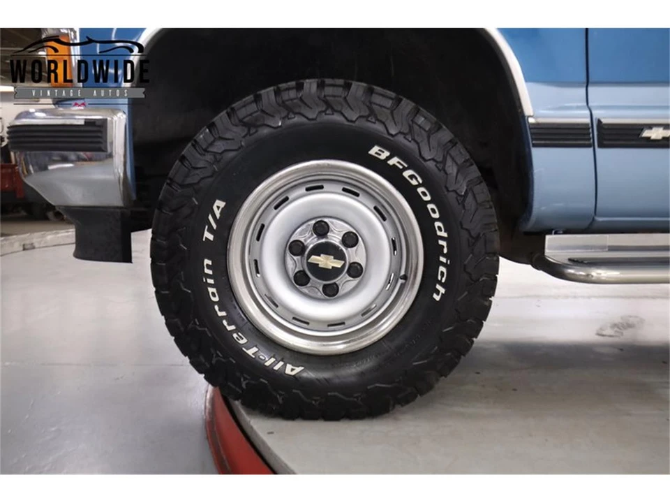 1990 Chevrolet Silverado - Image 12 of 31