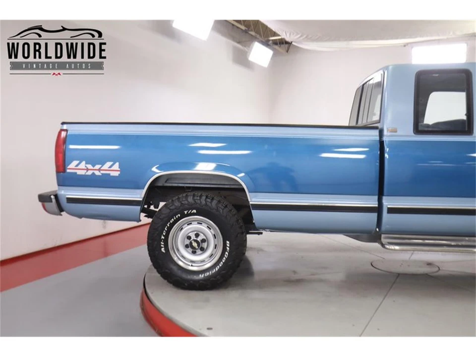 1990 Chevrolet Silverado - Image 9 of 31