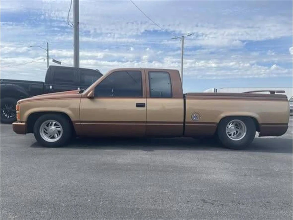 1990 Chevrolet Silverado - Image 10 of 14