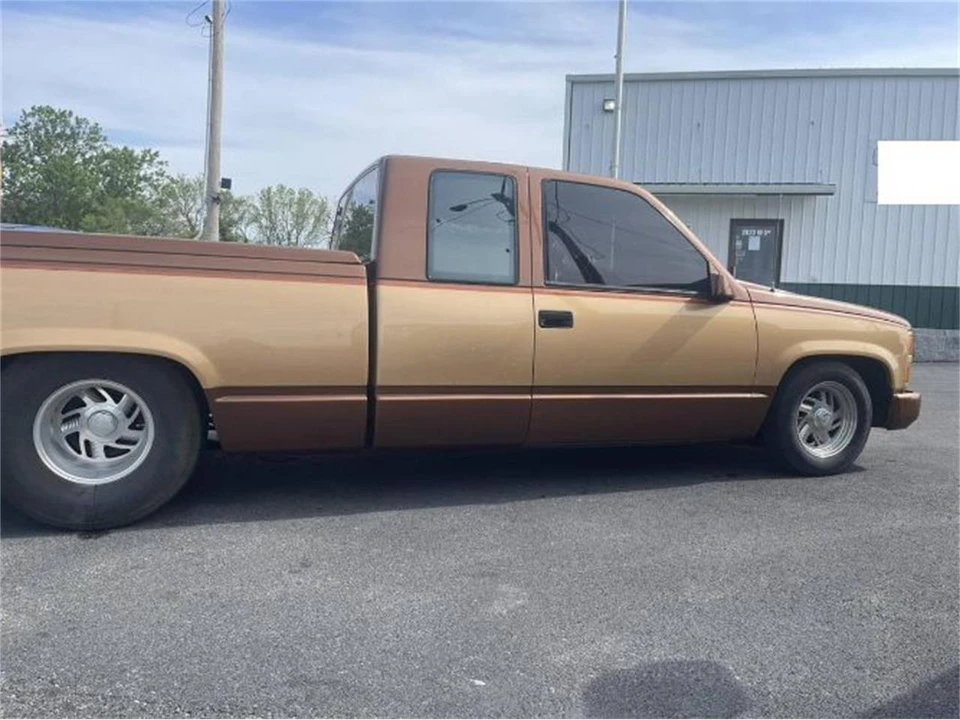 1990 Chevrolet Silverado - Image 2 of 14
